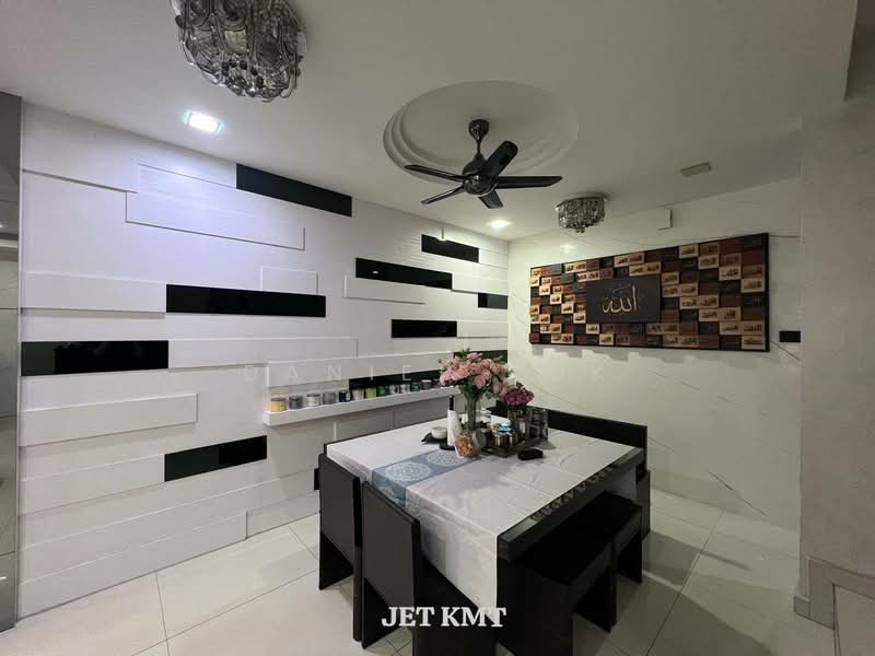 2-storey Terraced House for Sale in Bandar Bukit Tinggi 2 (Klang) - Daniel Kok - Dining Room - PropertyGuru.com.my
