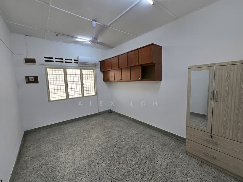 1-storey Terraced House for Rent in Taman Taynton View (Cheras) - Alex Loh - Master room - PropertyGuru.com.my