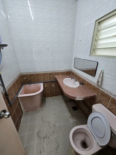 1-storey Terraced House for Rent in Taman Taynton View (Cheras) - Alex Loh - Master Bathroom - PropertyGuru.com.my