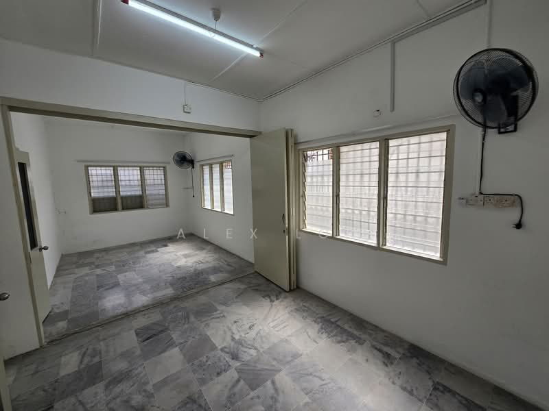 1-storey Terraced House for Rent in Taman Taynton View (Cheras) - Alex Loh - 3rd room and 4th room - PropertyGuru.com.my