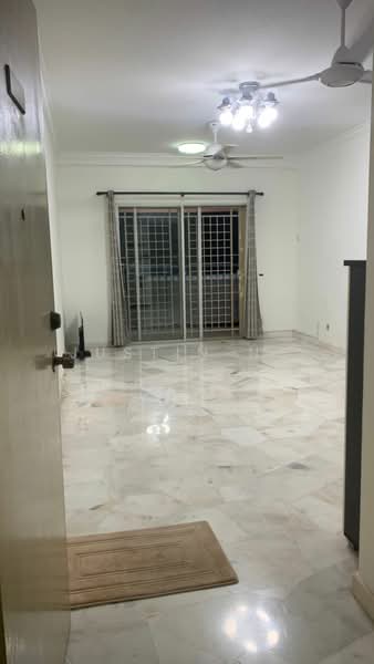 Pangsapuri untuk Dijual di Kenanga Apartments - Justin Ng - Living Room - PropertyGuru.com.my