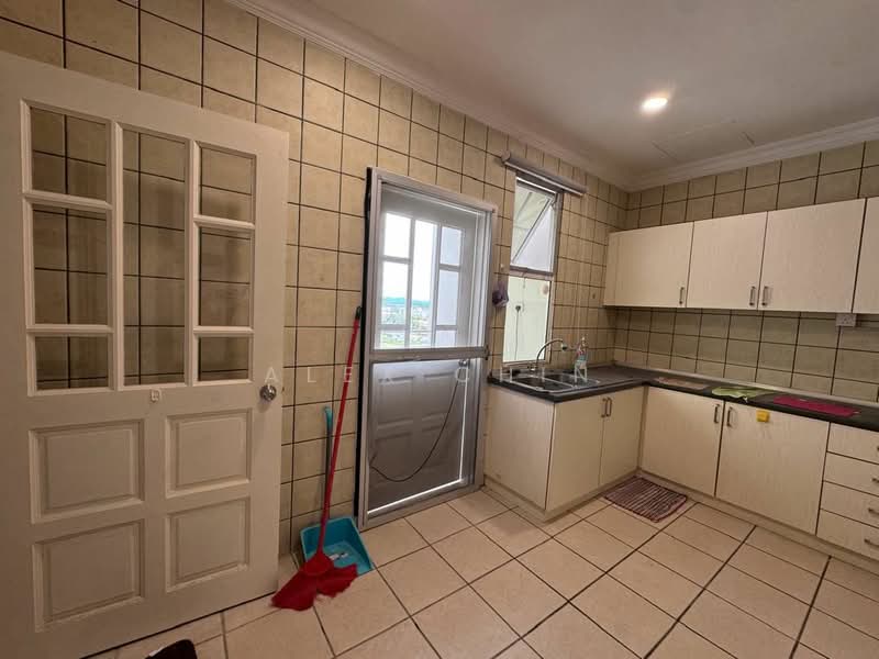 Condominium for Sale at De Summit Condominium - Alex Chin - Kitchen - PropertyGuru.com.my