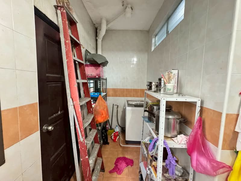 2-storey Terraced House for Sale in Taman Bestari Indah (Ulu Tiram) - Danny Yap - Kitchen - PropertyGuru.com.my