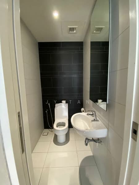 Servis Apartment untuk Disewa di Anggun Residences - JY Tan - Bathroom - PropertyGuru.com.my