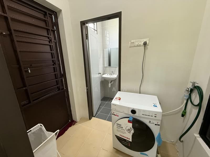 Semi-Detached House for Rent in Taman Nusa Intan (Senawang) - Liza Awi - Bathroom - PropertyGuru.com.my