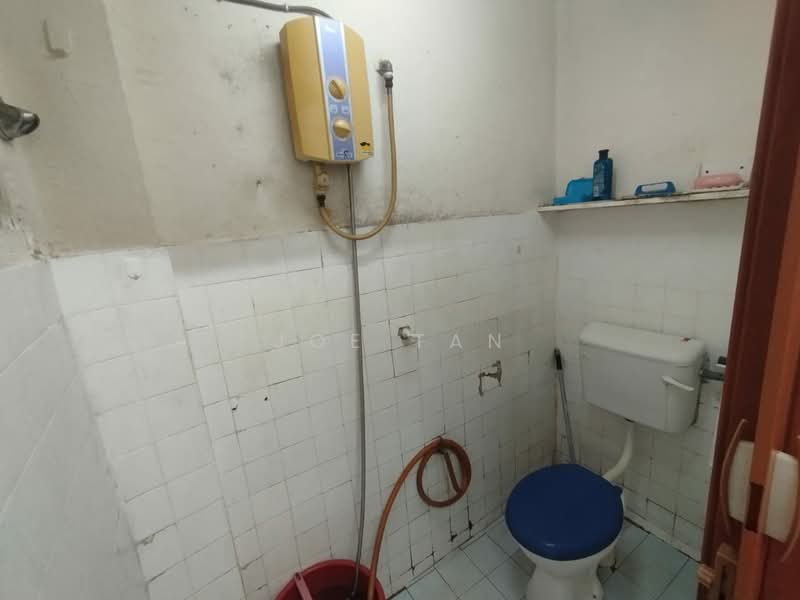 Apartment for Sale at Teratai Mewah Apartment Block 15,17,19,21 - Joe Tan - Bathroom - PropertyGuru.com.my