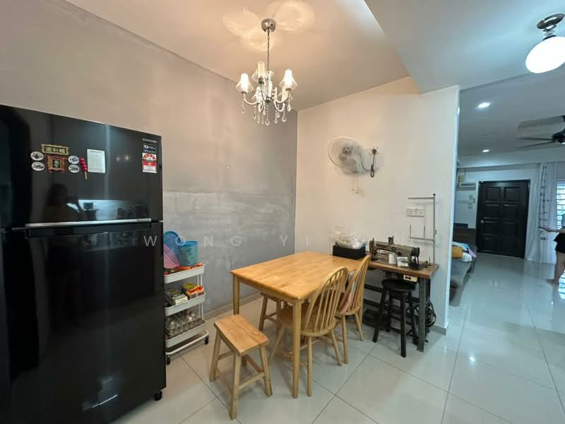Rumah Teres 2 Tingkat untuk Dijual di Taman Setia Indah (Tebrau) - Wong Yi Xin - Dining Room - PropertyGuru.com.my