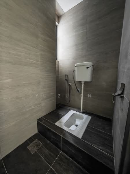 Pejabat untuk Disewa di Bandar Puteri Puchong (Puchong) - Yu Zu En - Bathroom - PropertyGuru.com.my