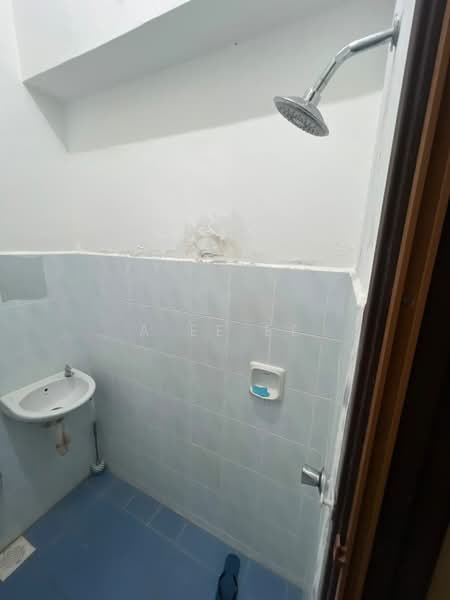 Apartment for Rent at Taman Jubilee Phase 5 - A Ee Ee - Bathroom - PropertyGuru.com.my