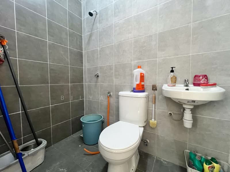 2-storey Terraced House for Sale in Kampung Desa Putra (Dengkil) - BILYA ARIFF - Bathroom - PropertyGuru.com.my