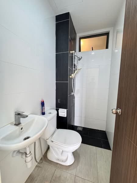 Service Residence for Sale at Seasons Garden Residences - Joe Tan - Bathroom - PropertyGuru.com.my