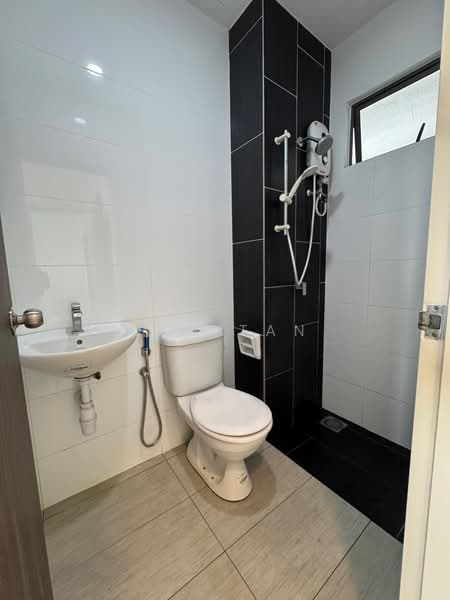 Service Residence for Sale at Seasons Garden Residences - Joe Tan - Bathroom - PropertyGuru.com.my