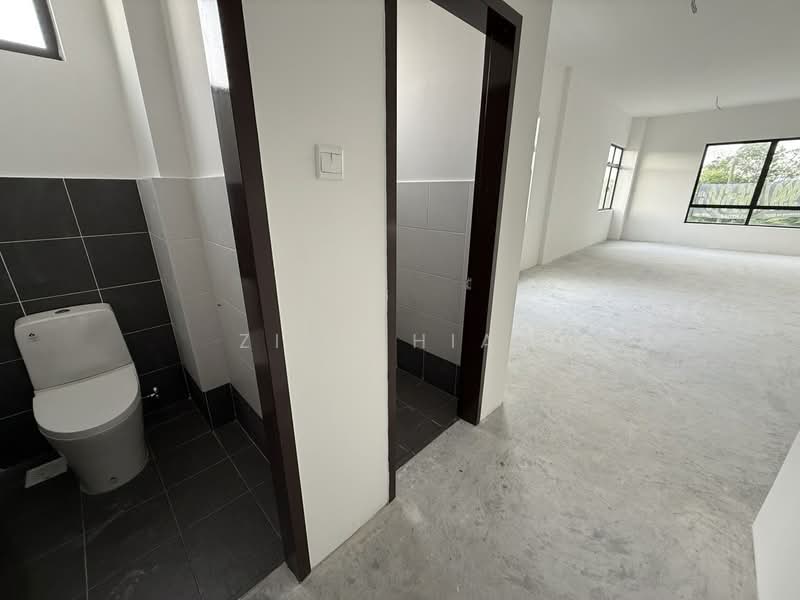 Retail Space for Rent in Johor Bahru (Johor) - Ziv Chiam - Bathroom - PropertyGuru.com.my