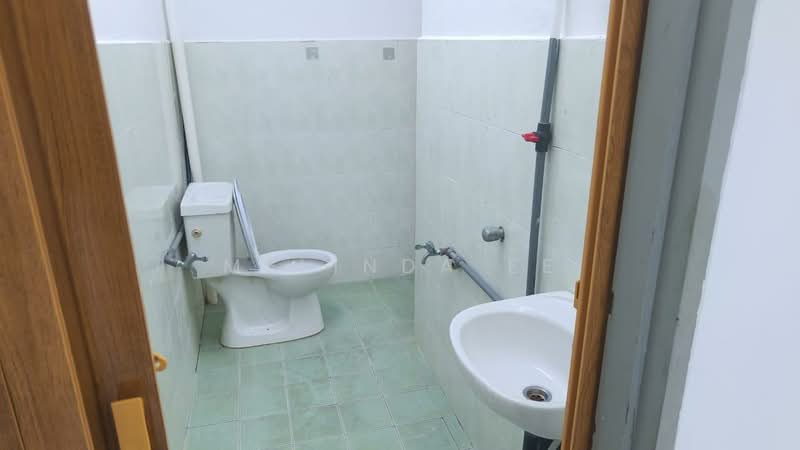2-storey Terraced House for Sale in Taman Universiti (Skudai) - Melinda Ee - Bathroom - PropertyGuru.com.my