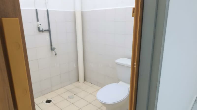 2-storey Terraced House for Sale in Taman Universiti (Skudai) - Melinda Ee - Bathroom - PropertyGuru.com.my