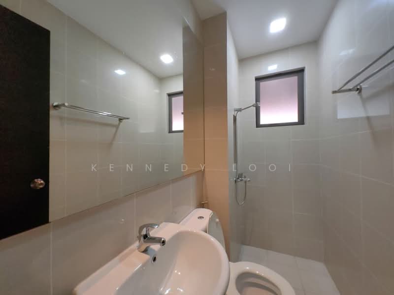 Rumah Teres 2 Tingkat untuk Disewa di Leisure Farm (Gelang Patah) - Kennedy Looi - Bathroom - PropertyGuru.com.my