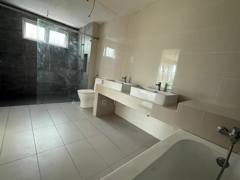 Rumah Berkembar untuk Dijual di Bandar Sungai Long (Selangor) - Alice Low - Bathroom - PropertyGuru.com.my