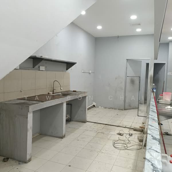 Shop for Rent in Bandar Putra Permai (Seri Kembangan) - Yaw Bon Chai - Kitchen - PropertyGuru.com.my