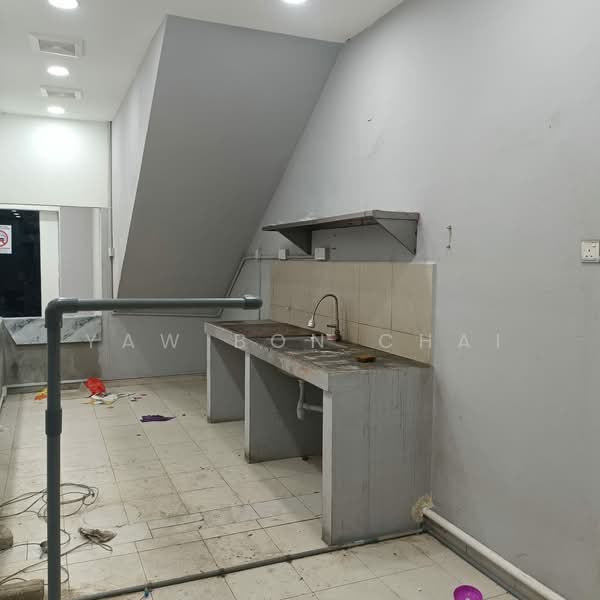 Shop for Rent in Bandar Putra Permai (Seri Kembangan) - Yaw Bon Chai - Interior - PropertyGuru.com.my