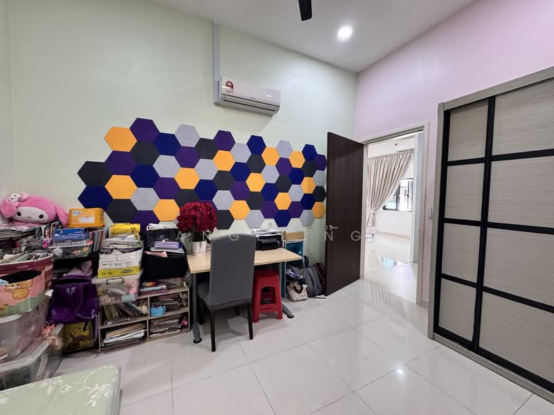 Rumah Berkembar untuk Dijual di Bandar Kinrara (Selangor) - Angel Ng - Study - PropertyGuru.com.my