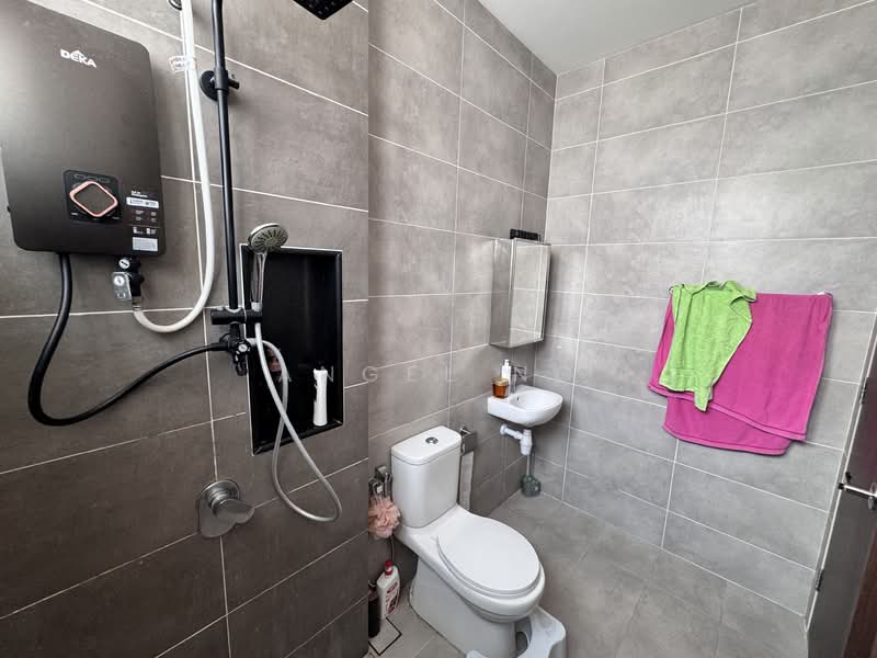 Rumah Berkembar untuk Dijual di Bandar Kinrara (Selangor) - Angel Ng - Bathroom - PropertyGuru.com.my