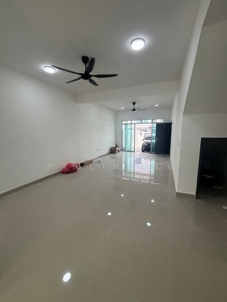 2-storey Terraced House for Rent in Bandar Dato Onn (Tebrau) - Pauline Ng - Living Room - PropertyGuru.com.my