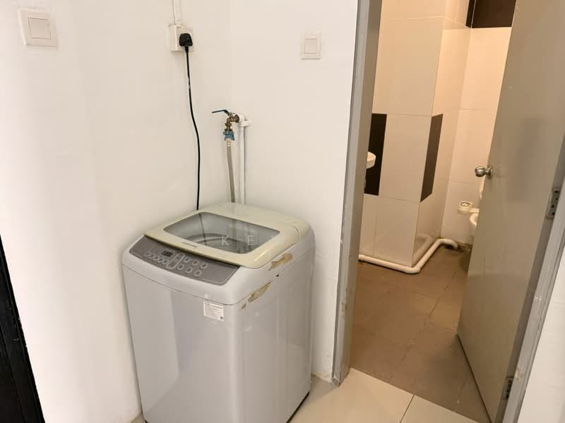Service Residence for Sale at SOHO @ Empire City - Kew . - Bathroom - PropertyGuru.com.my