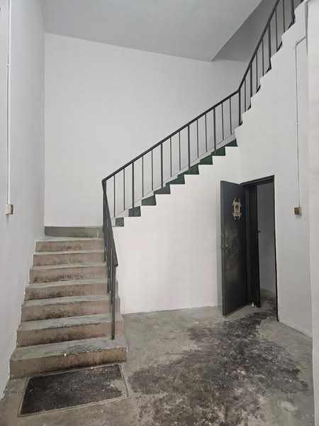 Factory for Rent in Taman Desa Cemerlang (Ulu Tiram) - JH Tang - Corridor - PropertyGuru.com.my