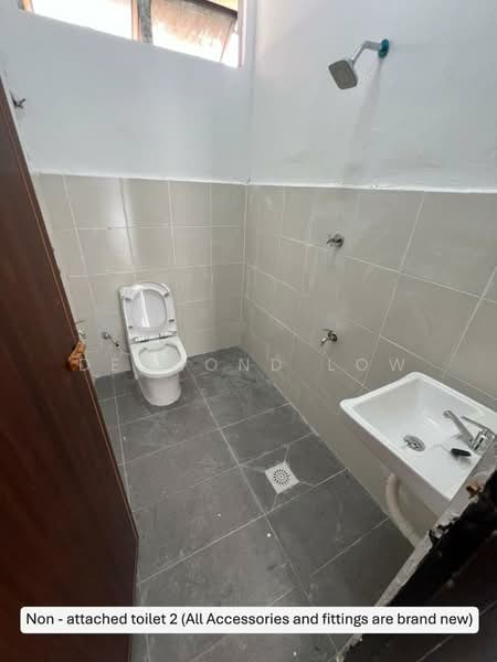 Pejabat untuk Disewa di Brickfields (Kuala Lumpur) - Desmond Low - Bathroom - PropertyGuru.com.my