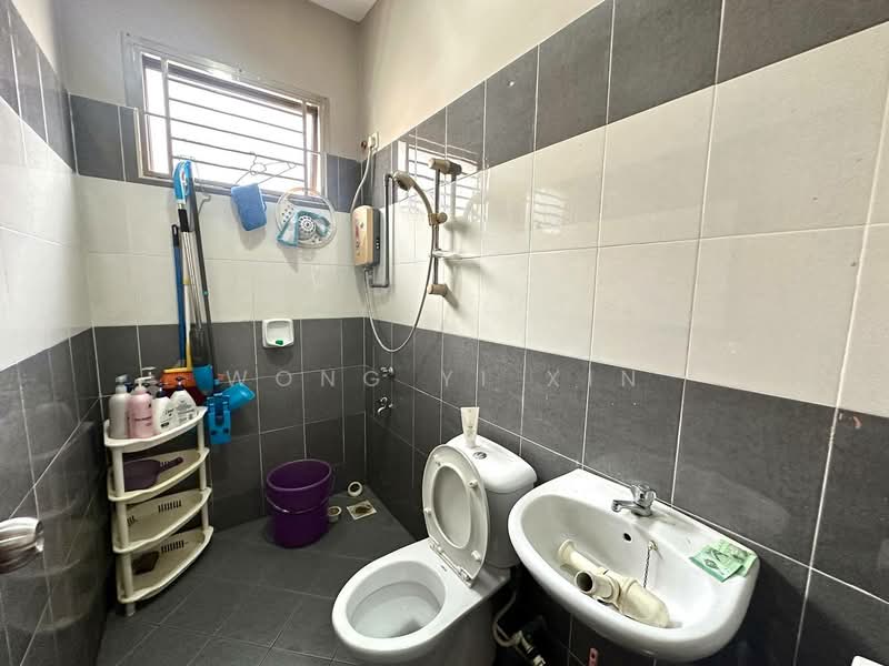 Rumah Teres 2 Tingkat untuk Dijual di Bandar Dato Onn (Tebrau) - Wong Yi Xin - Bathroom - PropertyGuru.com.my
