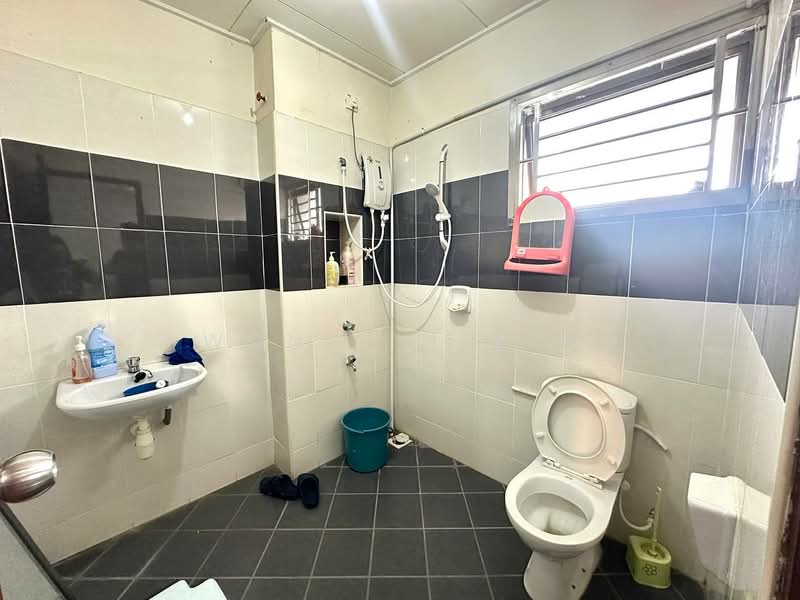 Rumah Teres 2 Tingkat untuk Dijual di Bandar Dato Onn (Tebrau) - Wong Yi Xin - Bathroom - PropertyGuru.com.my