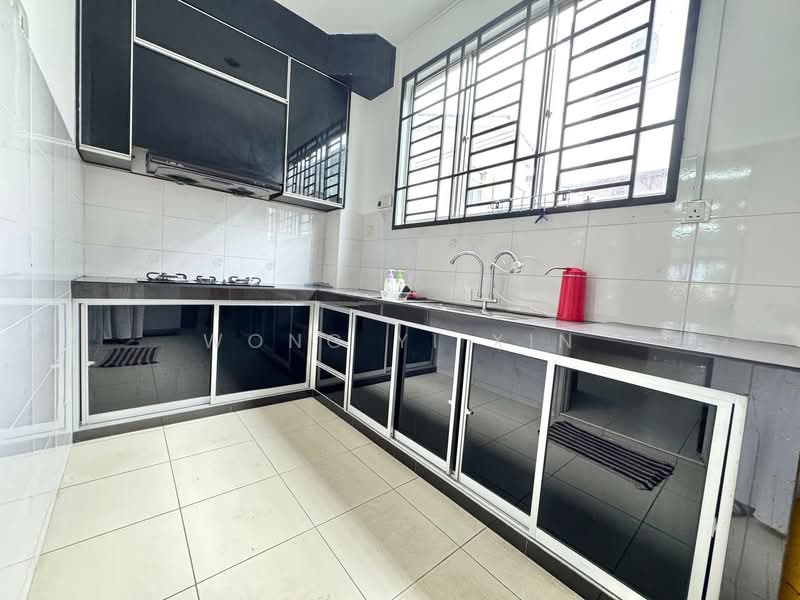Rumah Teres 2 Tingkat untuk Dijual di Taman Seri Austin (Tebrau) - Wong Yi Xin - Kitchen - PropertyGuru.com.my