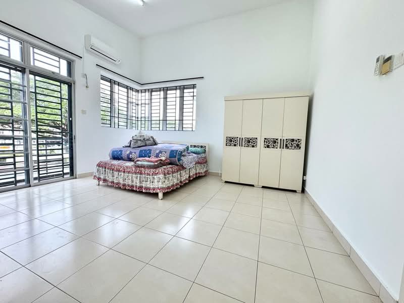 Rumah Teres 2 Tingkat untuk Dijual di Taman Seri Austin (Tebrau) - Wong Yi Xin - Bedroom - PropertyGuru.com.my
