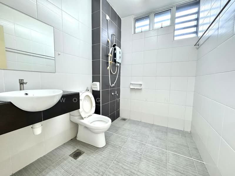 Rumah Teres 2 Tingkat untuk Dijual di Taman Seri Austin (Tebrau) - Wong Yi Xin - Bathroom - PropertyGuru.com.my