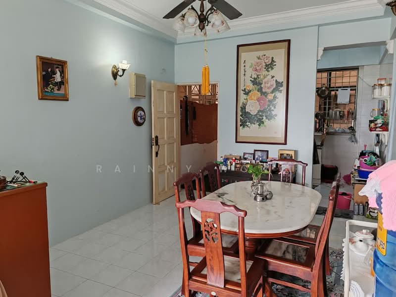 Kondominium untuk Disewa di Eden Seaview Condominium - Rainny Wong - Dining Room - PropertyGuru.com.my