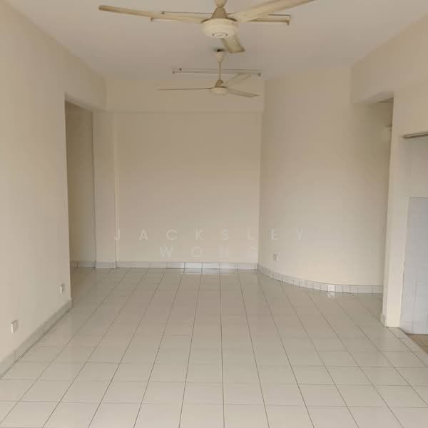 Kondominium untuk Dijual di Sri Manja Court - Jacksley Wong - Living Room - PropertyGuru.com.my