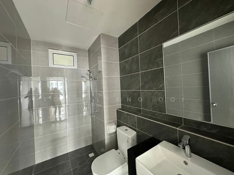 Condominium for Sale at Lucerne Residences - Tong Liang Ooi - Bathroom - PropertyGuru.com.my