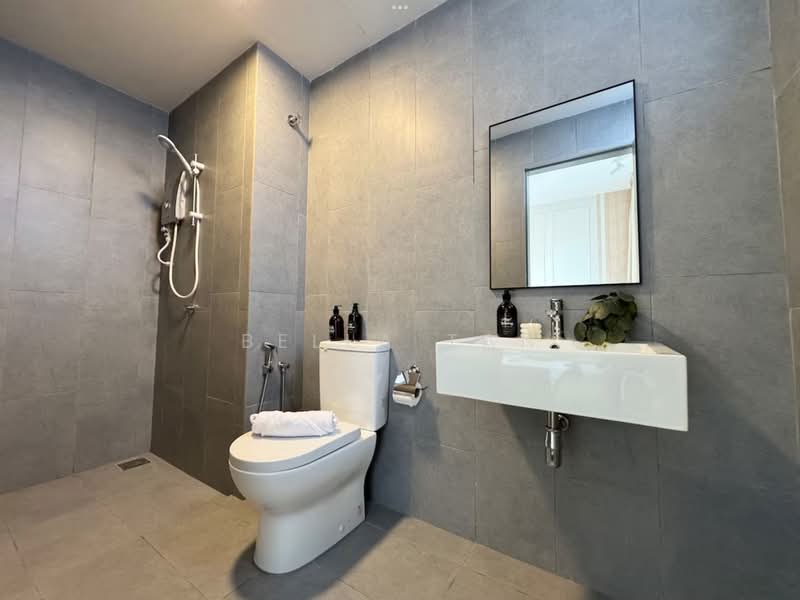 Service Residence for Sale at Daya 1 Residences (D1R), TD Central - Bella Tan - Bathroom - PropertyGuru.com.my