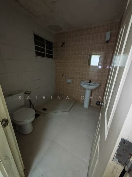 Pangsapuri untuk Disewa di Kristal Villa - Katrina Chan - Bathroom - PropertyGuru.com.my