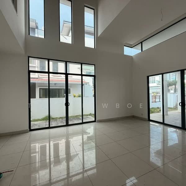 Semi-Detached House for Sale in Taman Bukit Serdang (Seri Kembangan) - Tay SiewBoey - Living Room - PropertyGuru.com.my