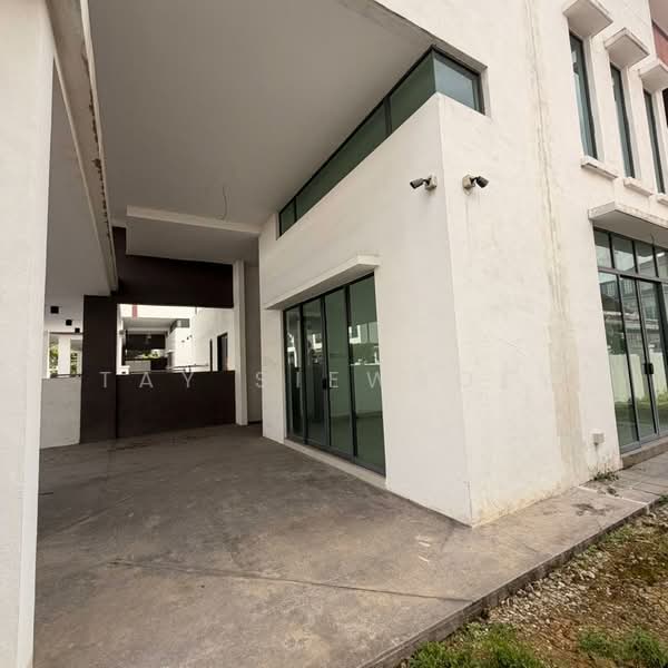 Semi-Detached House for Sale in Taman Bukit Serdang (Seri Kembangan) - Tay SiewBoey - Exterior - PropertyGuru.com.my