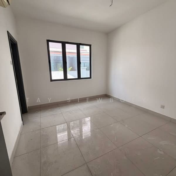 Semi-Detached House for Sale in Taman Bukit Serdang (Seri Kembangan) - Tay SiewBoey - Interior - PropertyGuru.com.my