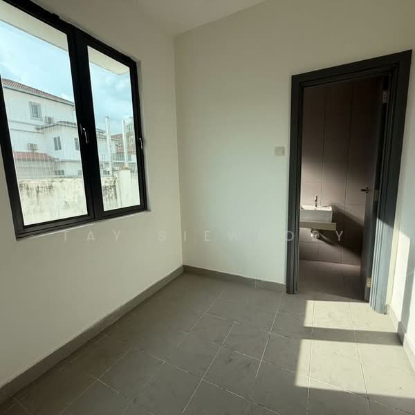 Semi-Detached House for Sale in Taman Bukit Serdang (Seri Kembangan) - Tay SiewBoey - Interior - PropertyGuru.com.my