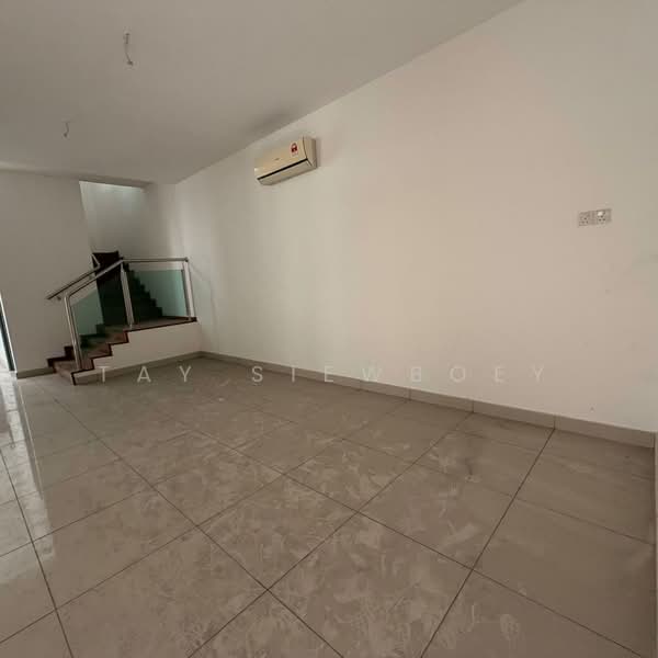 Semi-Detached House for Sale in Taman Bukit Serdang (Seri Kembangan) - Tay SiewBoey - Interior - PropertyGuru.com.my