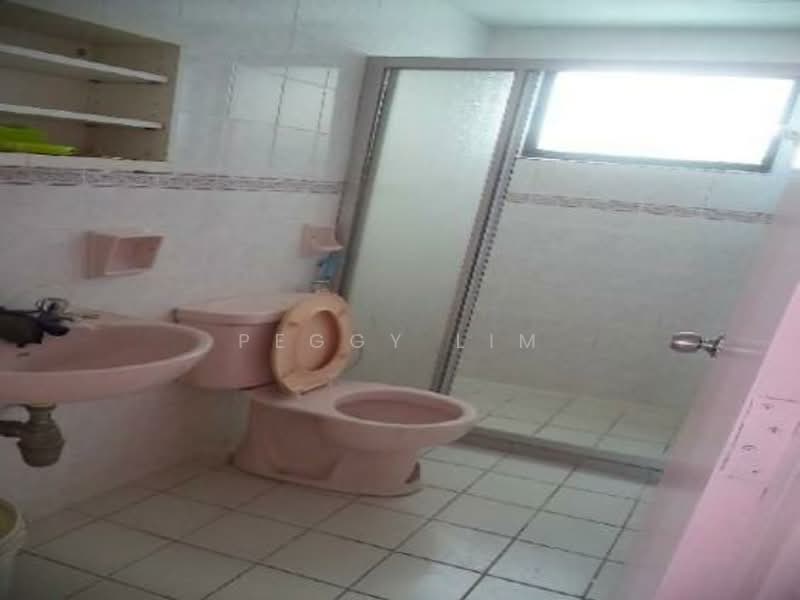 Kondominium untuk Dijual di Kelana Parkview Condominium - Peggy Lim - Bathroom - PropertyGuru.com.my