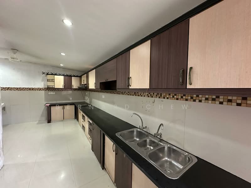 Semi-Detached House for Sale in Taman Iping (Batu Maung) - Bernard Chew - Kitchen - PropertyGuru.com.my