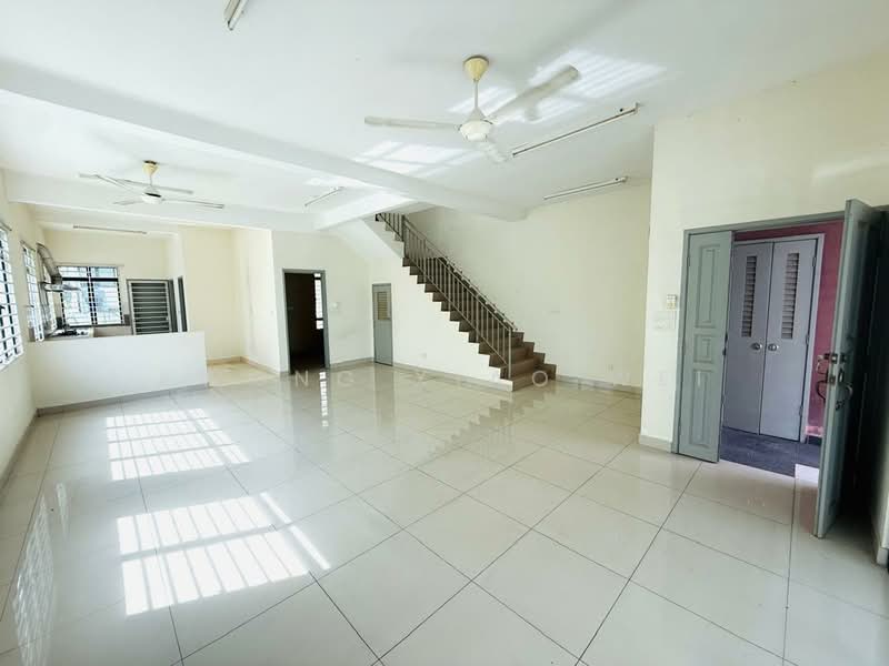 2-storey Terraced House for Sale in Saujana Rawang (Rawang) - Kwong Xiao Wei - Living Room - PropertyGuru.com.my