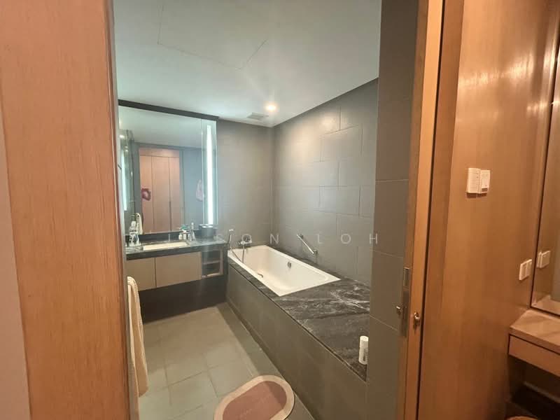 Servis Apartment untuk Disewa di Fraser Residence (188 Suites) - Jason Loh - Bathroom - PropertyGuru.com.my