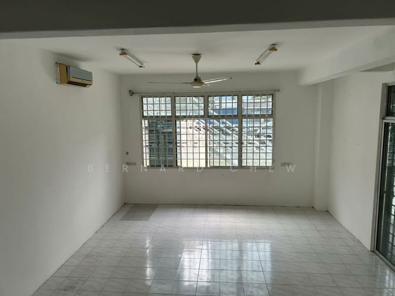 Semi-Detached House for Rent in Taman Iping (Batu Maung) - Bernard Chew - Living Room - PropertyGuru.com.my