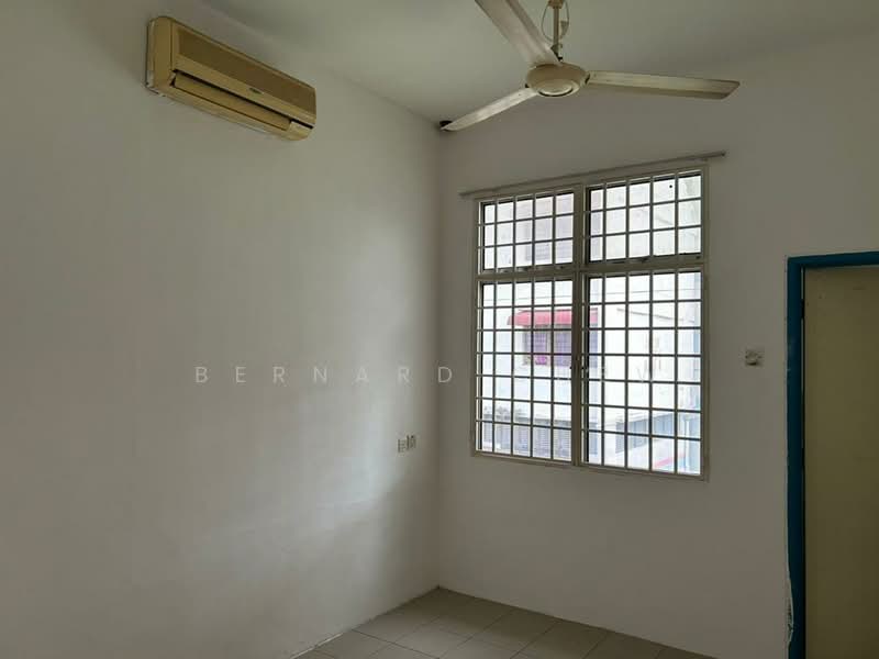 Semi-Detached House for Rent in Taman Iping (Batu Maung) - Bernard Chew - Interior - PropertyGuru.com.my